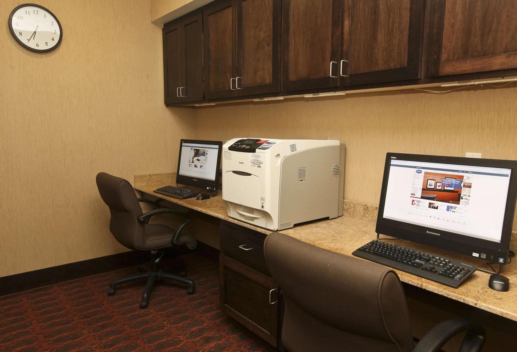 Hampton & Medical Center Hotel 3*